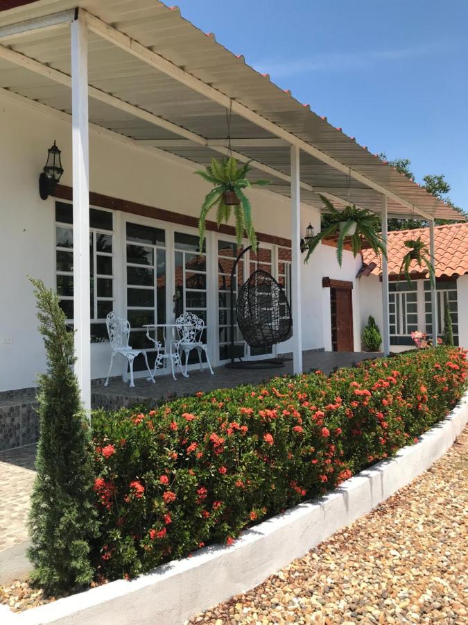 Hermosa Grande Con Aire Acon,wifi,piscina,billar !villa Ensueno ! * Carmen de Apicala