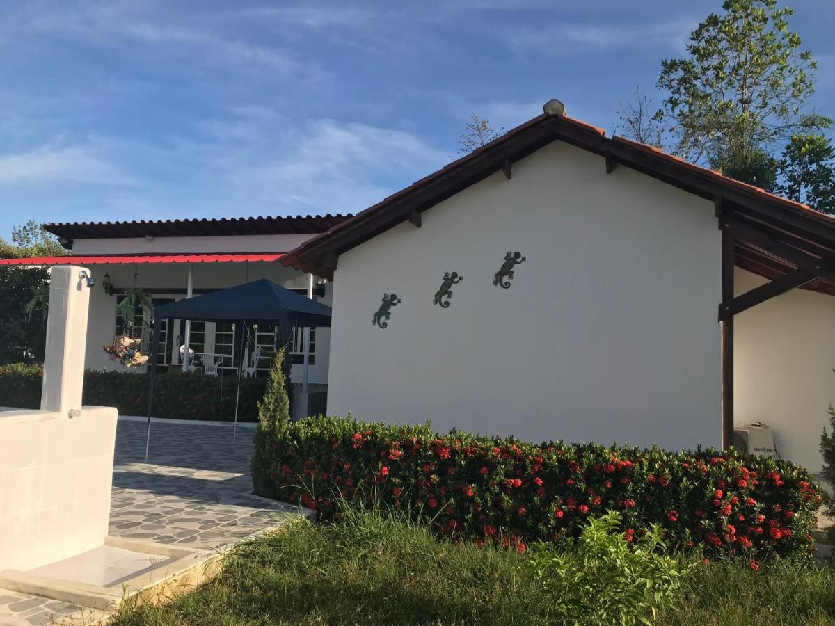 Hermosa Grande Con Aire Acon,wifi,piscina,billar !villa Ensueno ! Holiday home Carmen de Apicala
