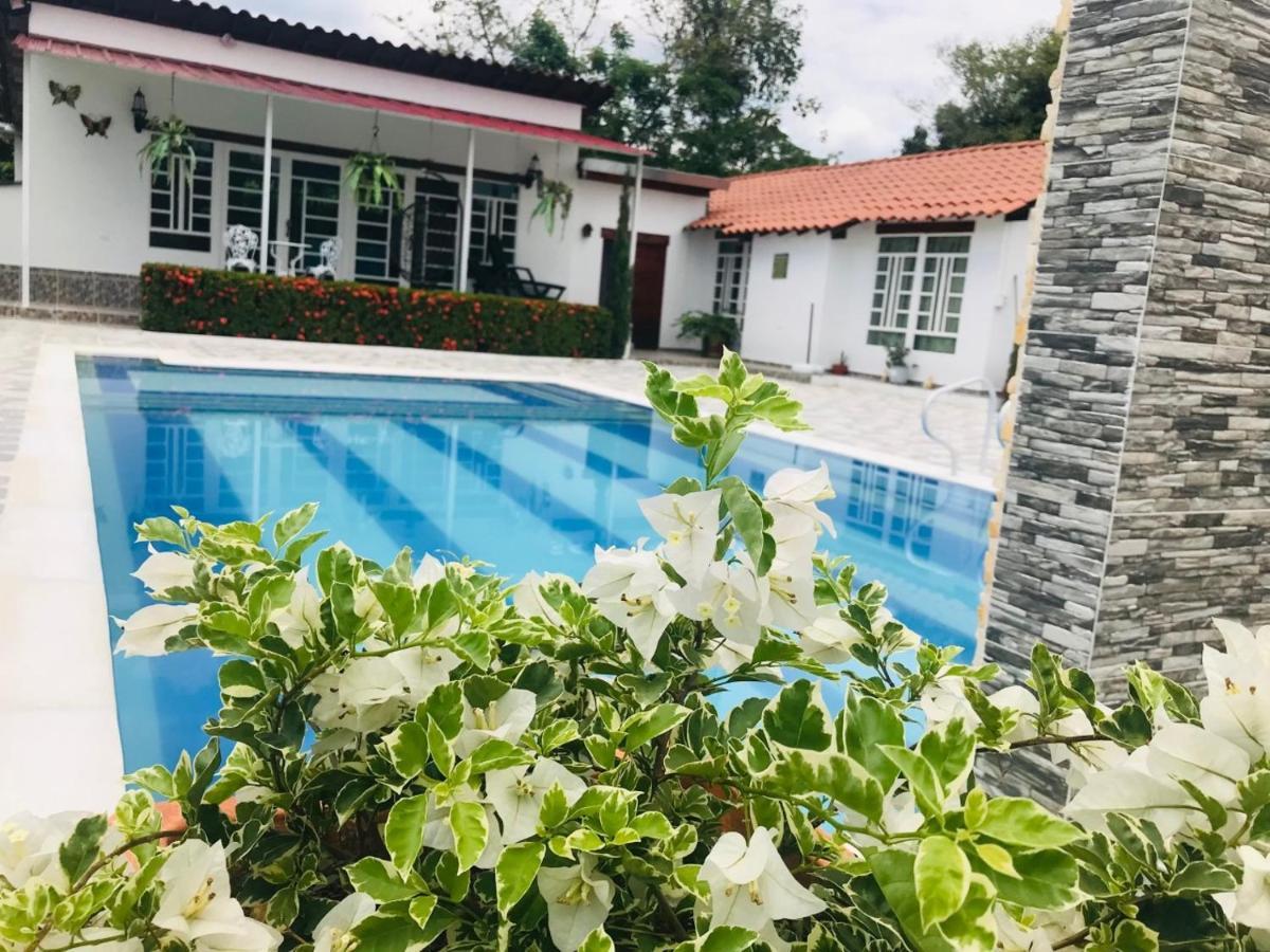 Hermosa Grande Con Aire Acon,wifi,piscina,billar !villa Ensueno ! Carmen de Apicala