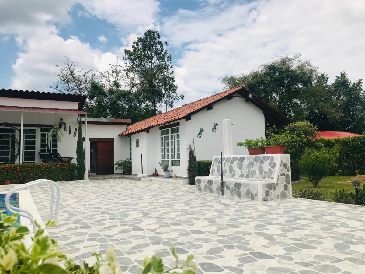 Hermosa Grande Con Aire Acon,wifi,piscina,billar !villa Ensueno ! Holiday home Carmen de Apicala